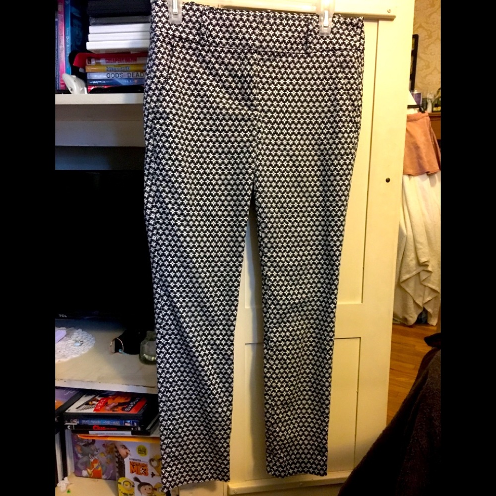 Loft size 2 Marissa Skinny Pants Black and White pattern